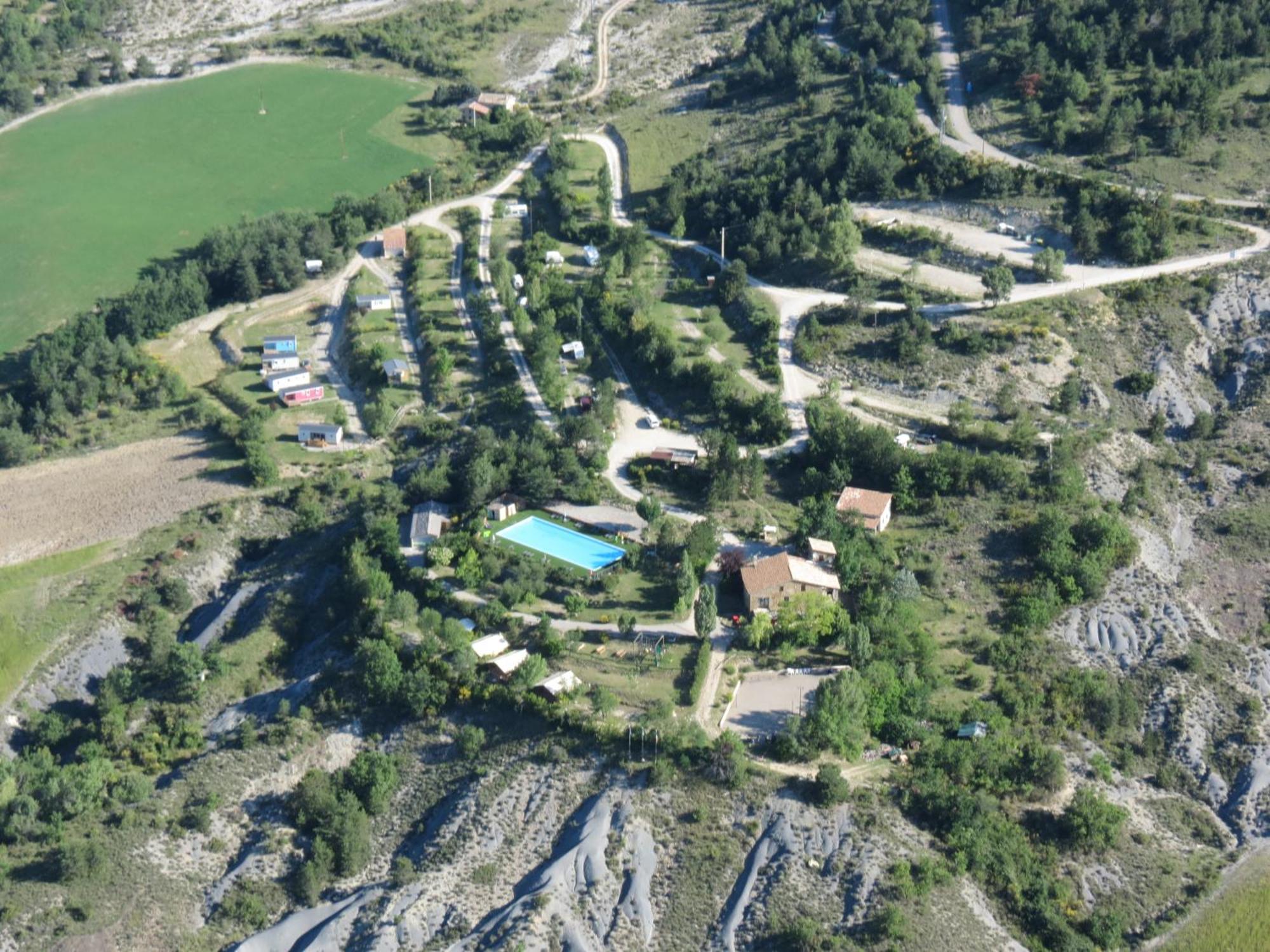 Camping Les Hauts De Rosans Exteriör bild