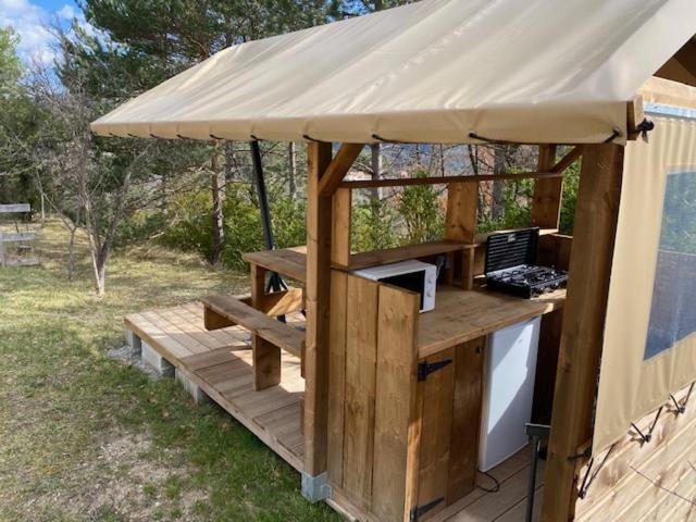 Camping Les Hauts De Rosans Exteriör bild
