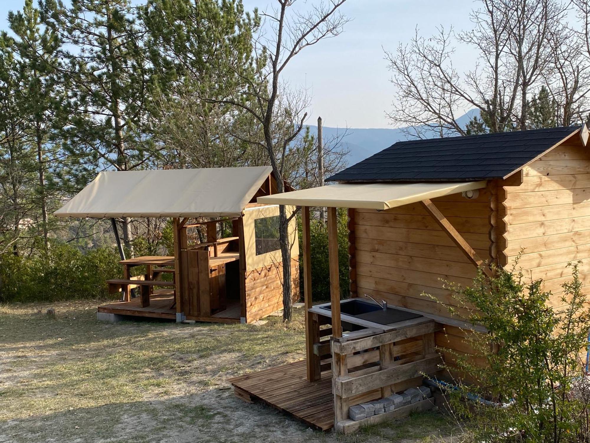 Camping Les Hauts De Rosans Exteriör bild